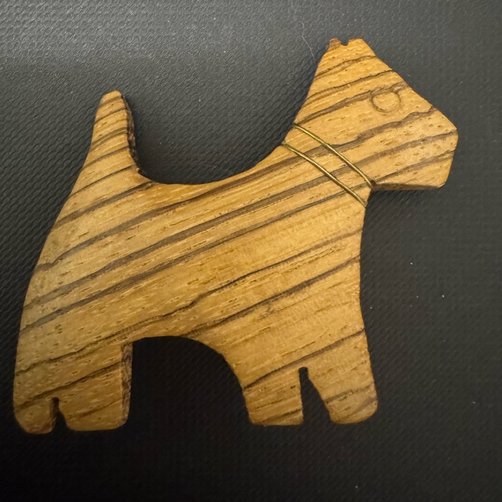 🐾 Wooden Terrier Brooch 🐾
Solid Wood • Dog Lover Pin • Artisan Style